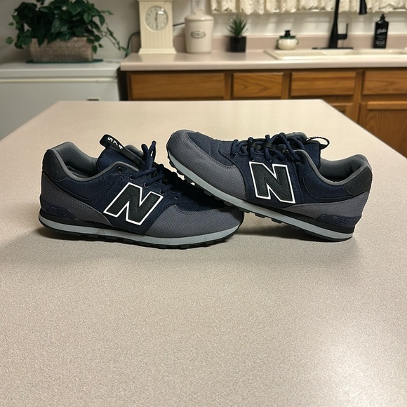 New Balance 574 - Picture 1 of 5